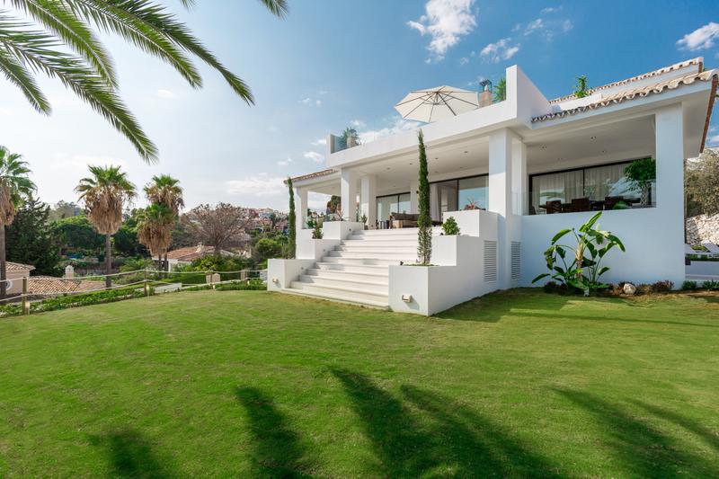 5 Bedroom Villa For Sale In Los Naranjos Golf