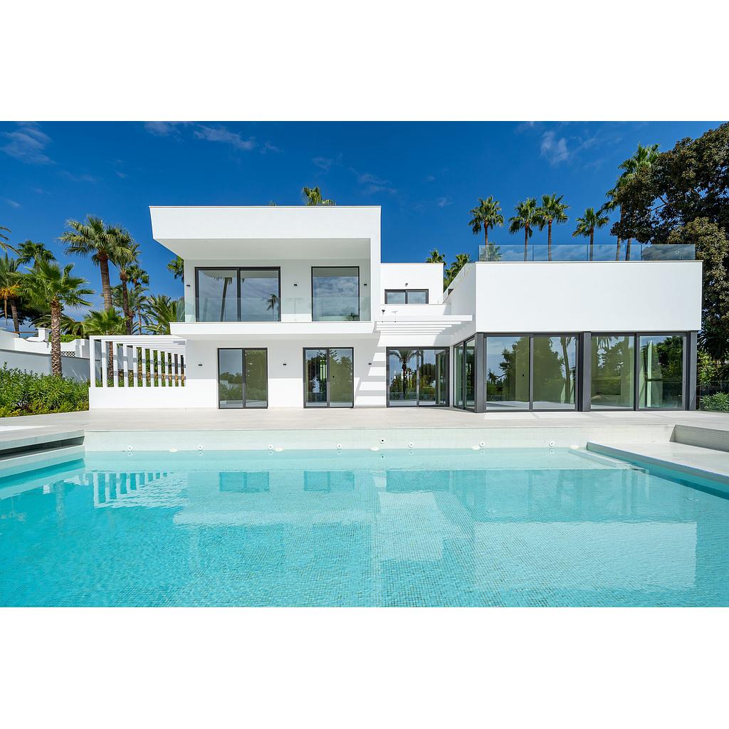 Villa contemporánea en El Paraiso, nueva milla dorada