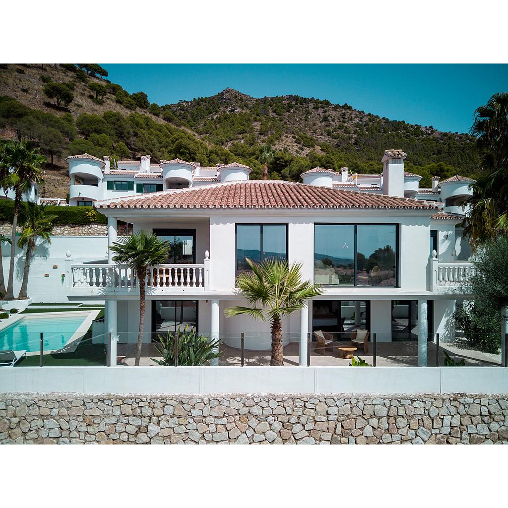 Luxury villa with panoramic sea and mountain views in Buenavista (Mijas)