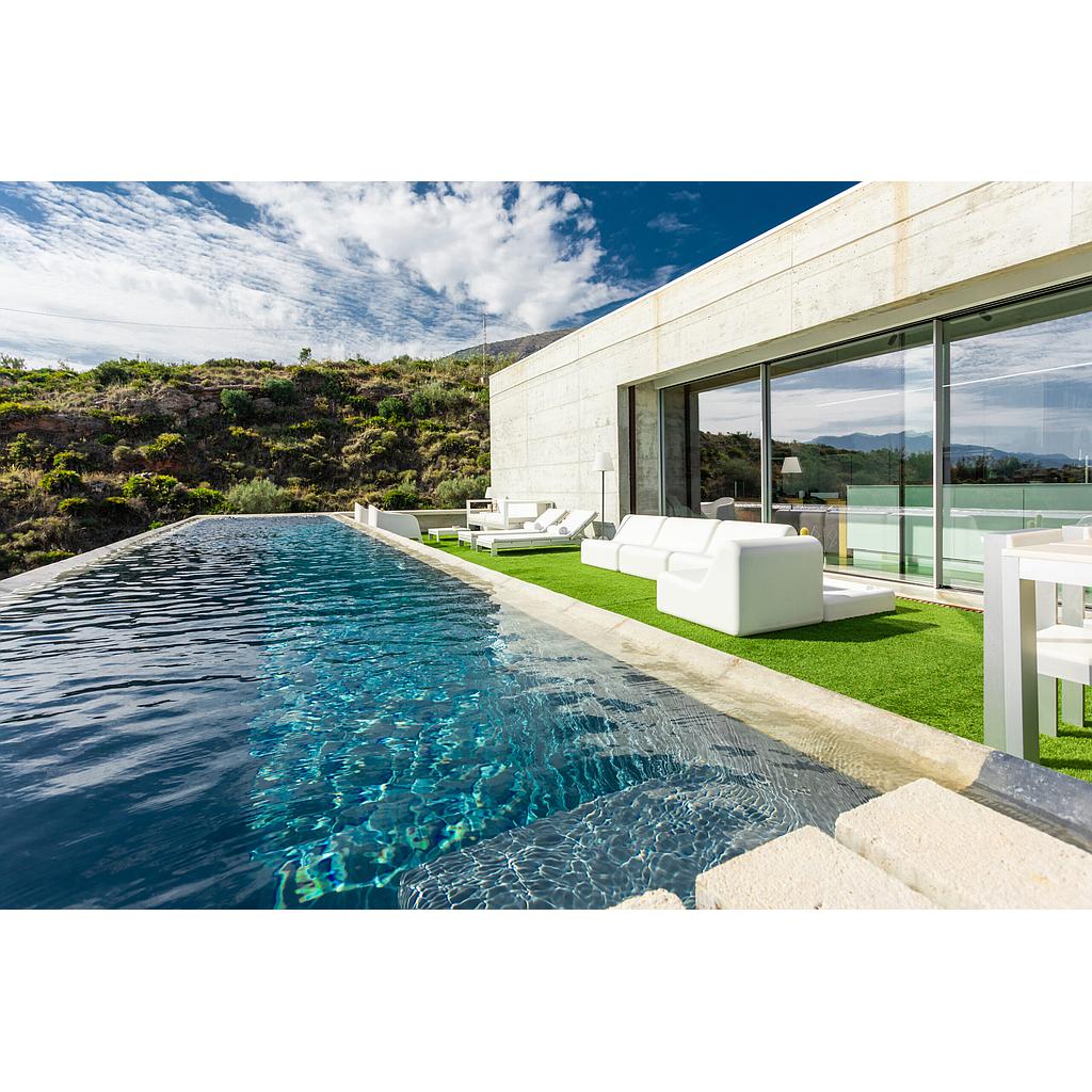 Villa contemporánea de lujo con diseño minimalista en la urbanización de ValtoCado, Mijas
