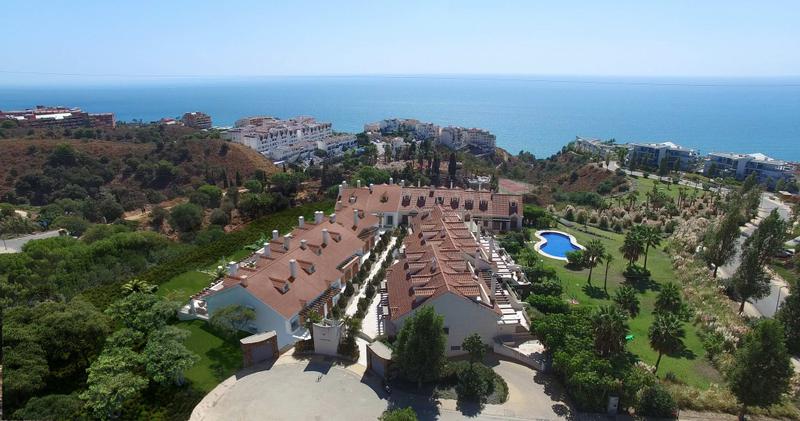 A Private Development With 8 Luxury Townhouses With Sea Views